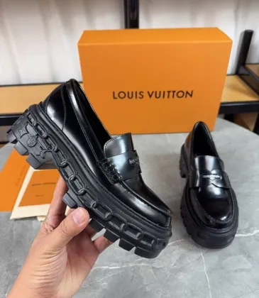 Louis Vuitton Shoes for Women's Louis Vuitton Sneakers #A43595